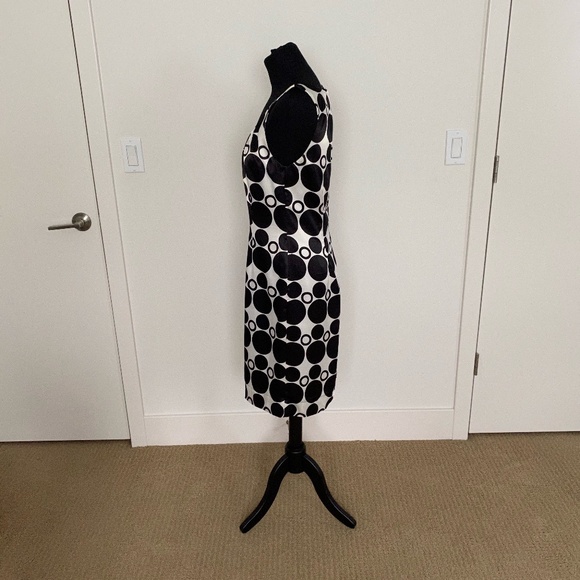 Black and white sleeveless sheath - Picture 4 of 4